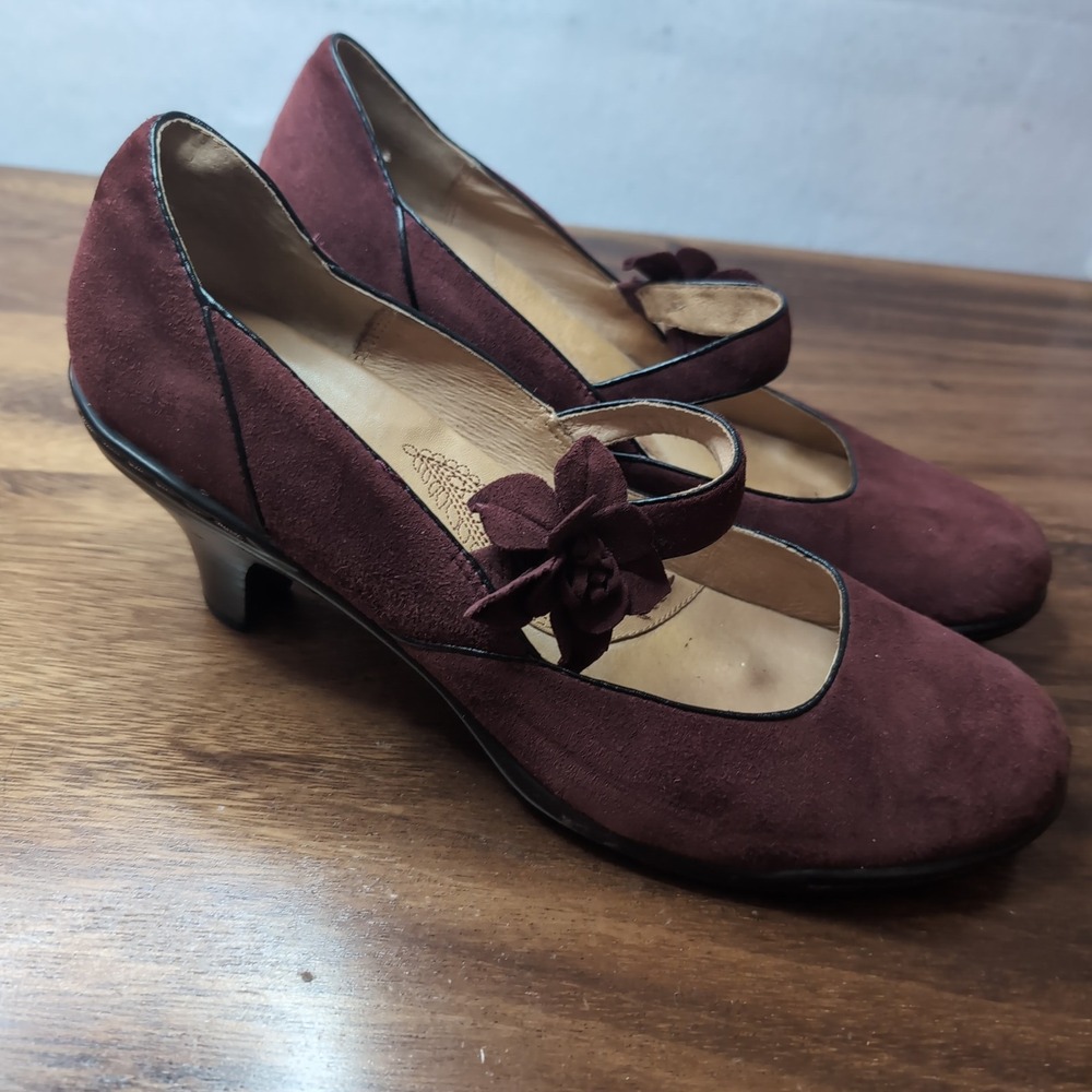Sofft Burgundy Suede Mary Jane Floral Pump Heels Size 9M